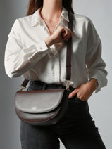 Sac Bandoulire Tradition Cuir Etrier Marron tradition ETRA065M-vue-porte